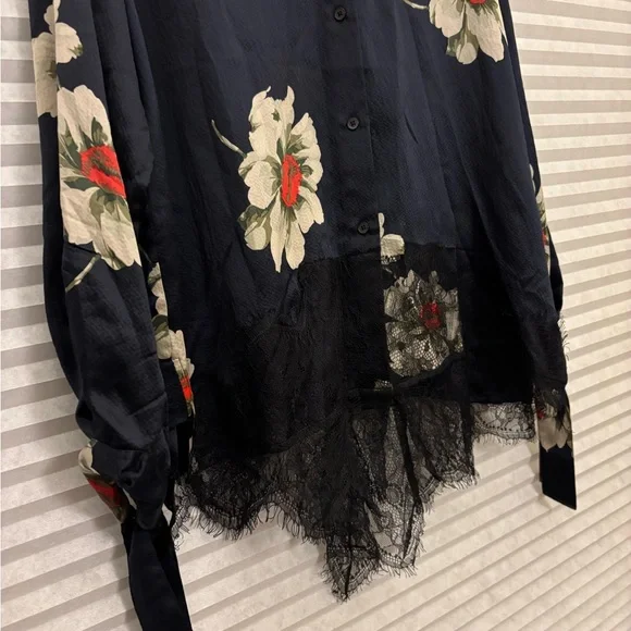 VINCE.‎ Gardenia Floral Print Tie Sleeve Silk Blouse w/added Lace Hem - Size M - Picture 5 of 8